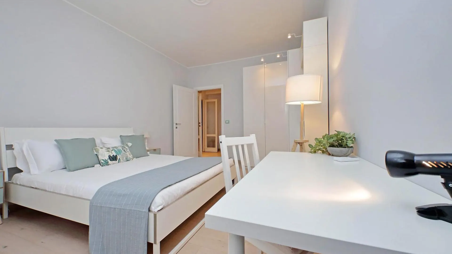 Ych-Trendy Flat Near Marconi Daire Roma İtalya