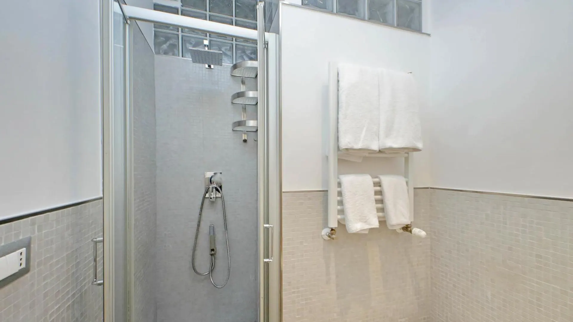 Ych-Trendy Flat Near Marconi Daire Roma