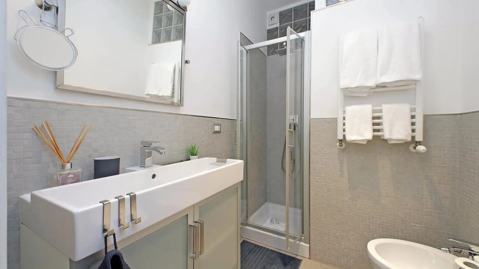 Ych-Trendy Flat Near Marconi Daire Roma