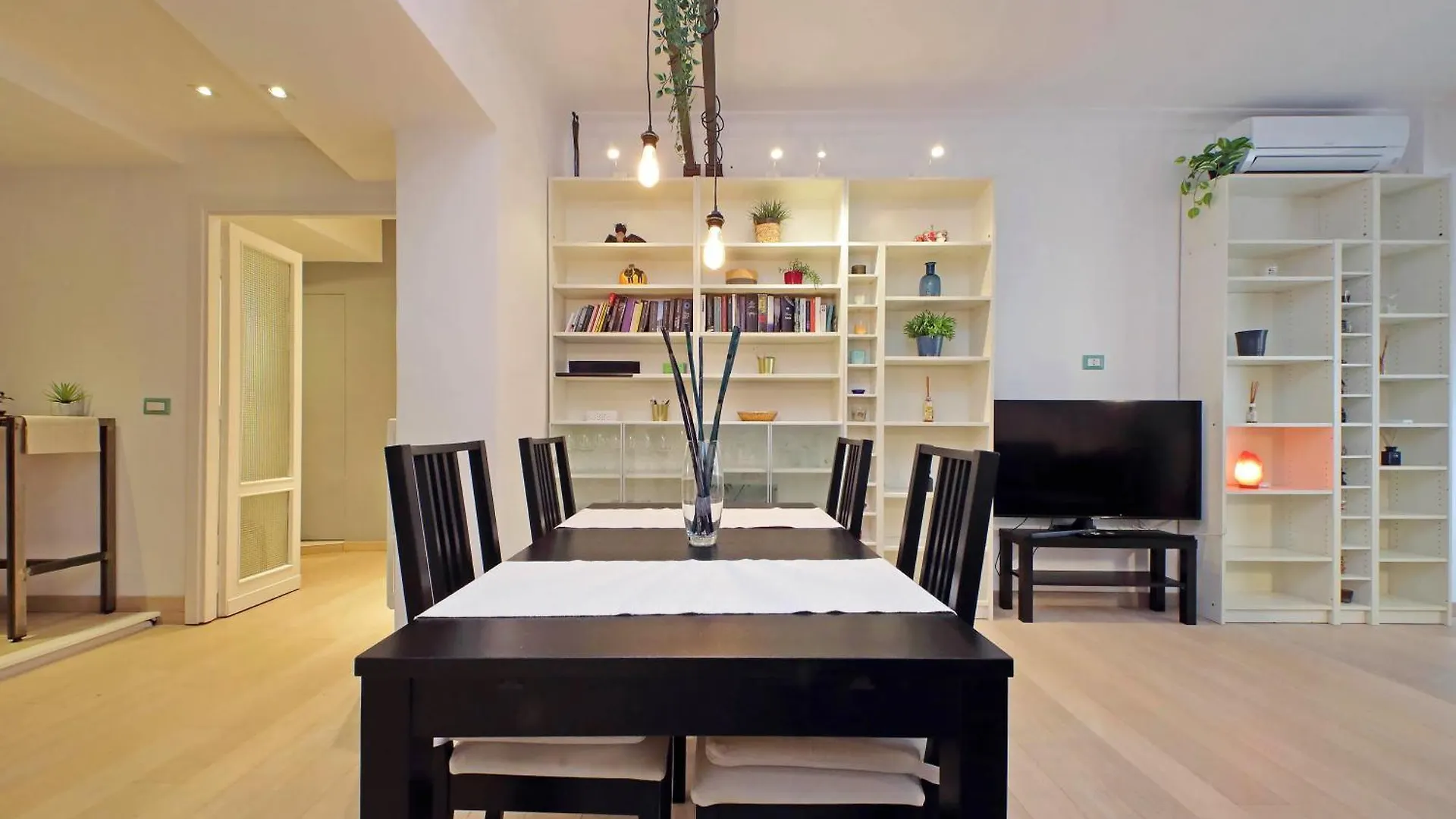 Ych-Trendy Flat Near Marconi Daire Roma 0*,  İtalya