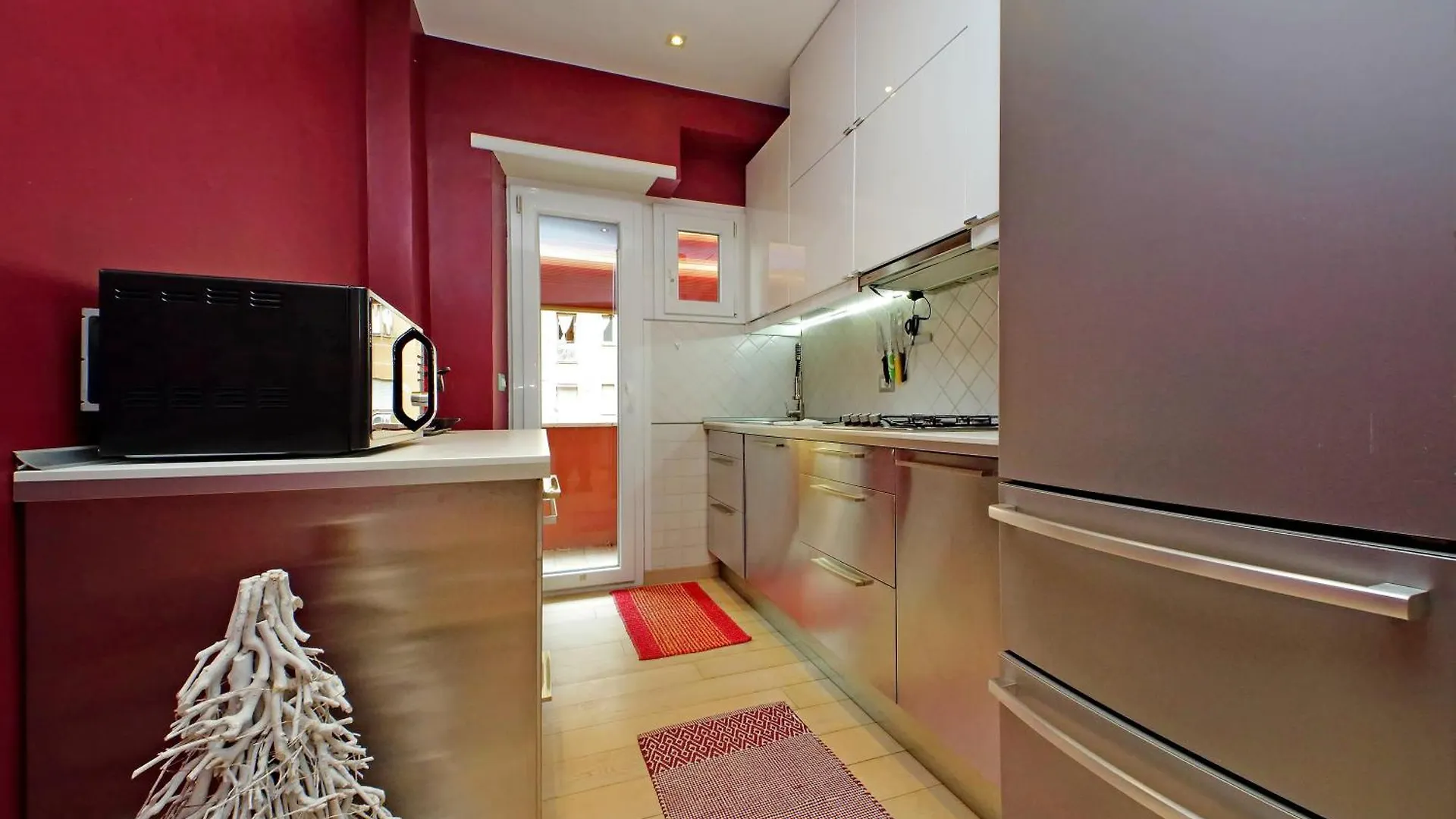 Ych-Trendy Flat Near Marconi Daire Roma